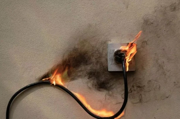 Power supply catches fire Power supply catches fire